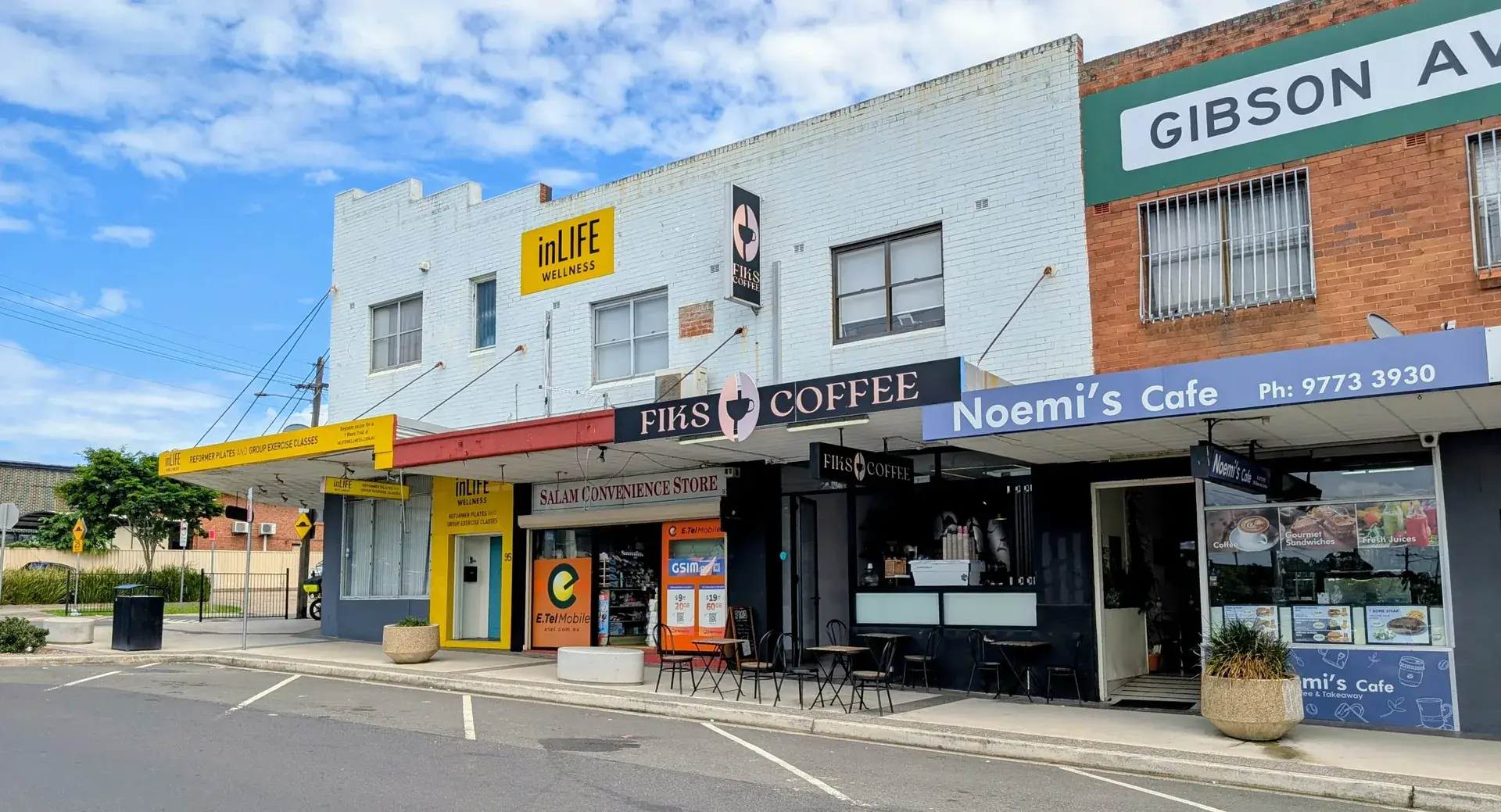 Fiks Coffee and Noemi's Cafe storefronts on Gibson Avenue, Padstow